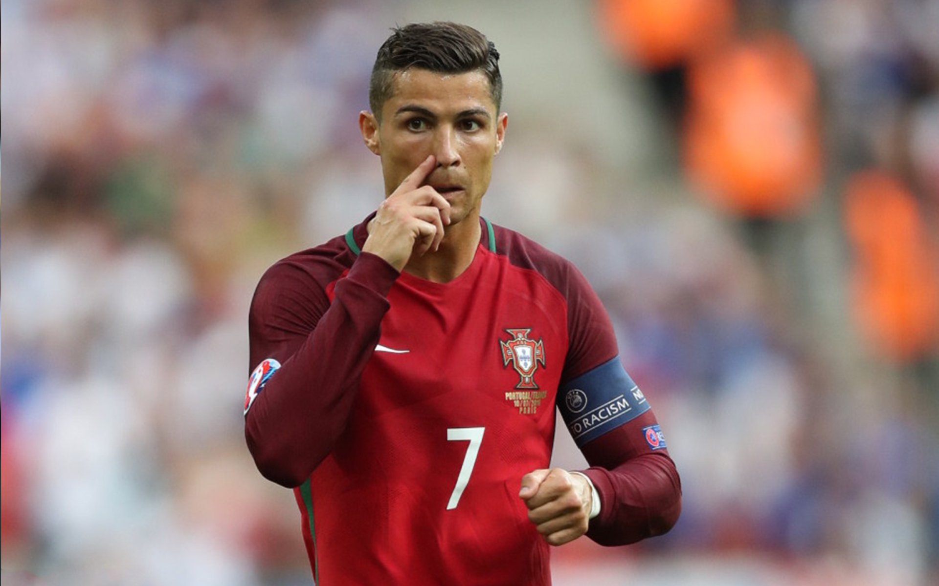 爱游戏网址登录-库兹马诺维奇在巴黎奥运会手球比赛中多次扑救对方角球，库兹马传球