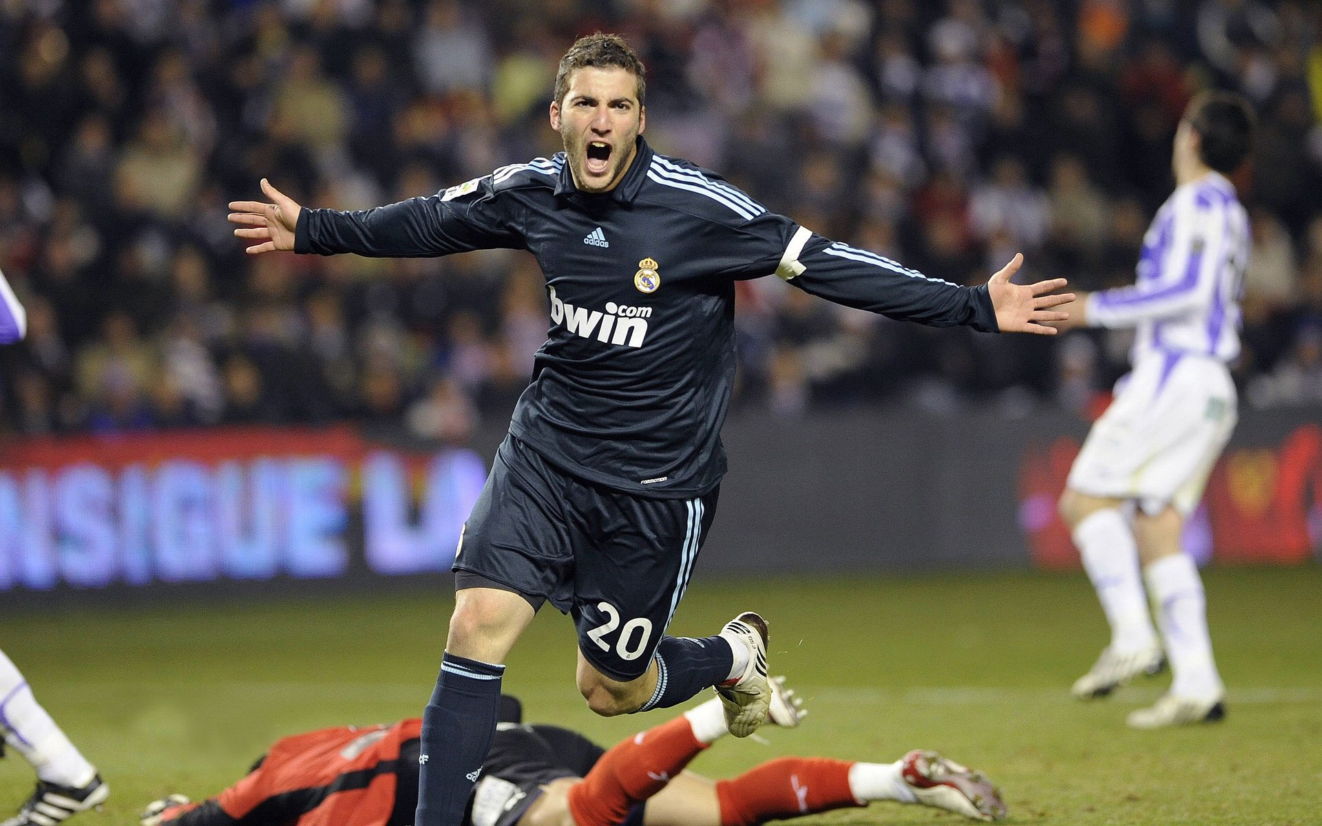 爱游戏体育app-足球赞助商多元化趋势日益明显，足球 赞助