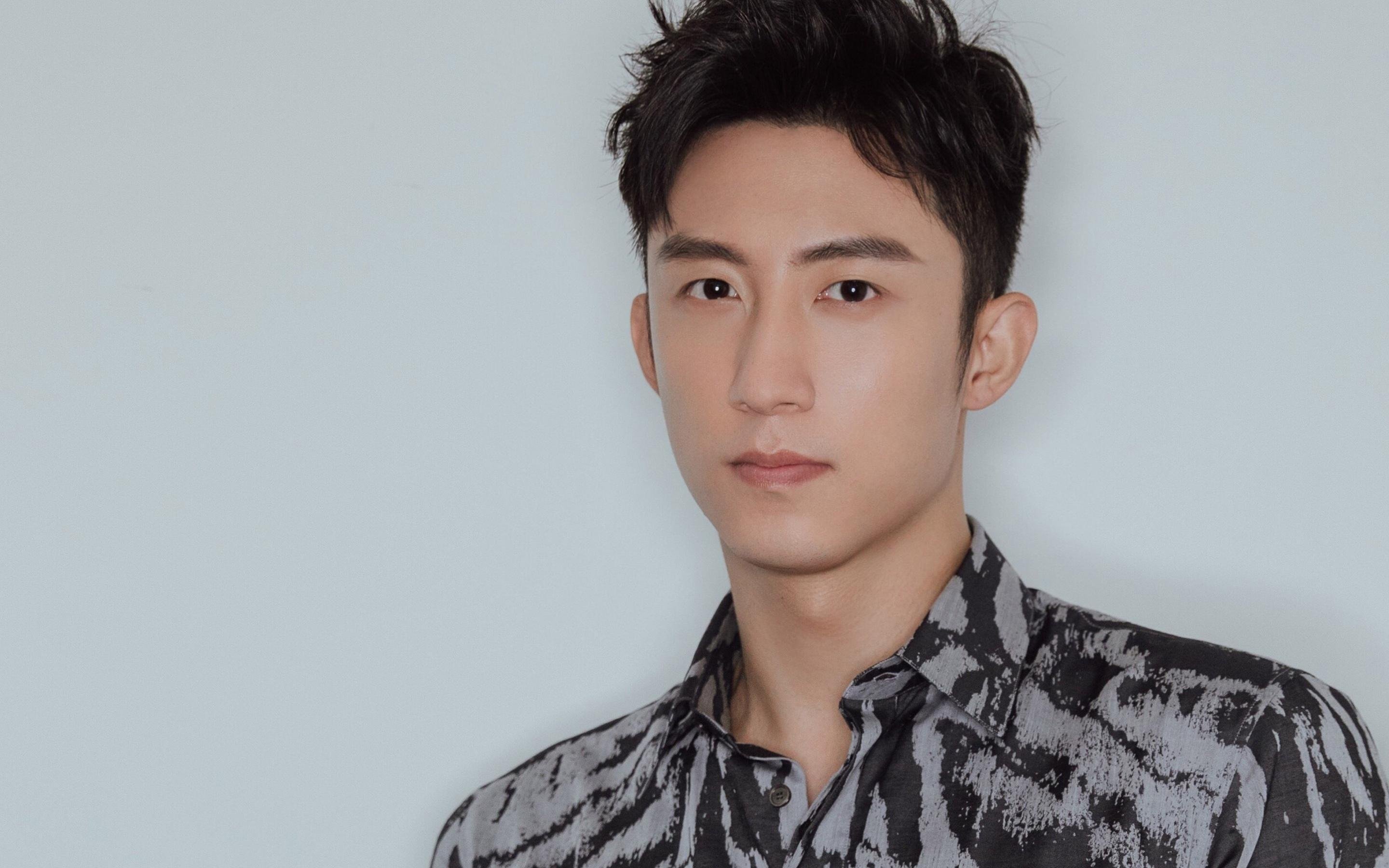 豪门球队在锦标赛中大放异彩,取得辉煌胜利,豪门联赛