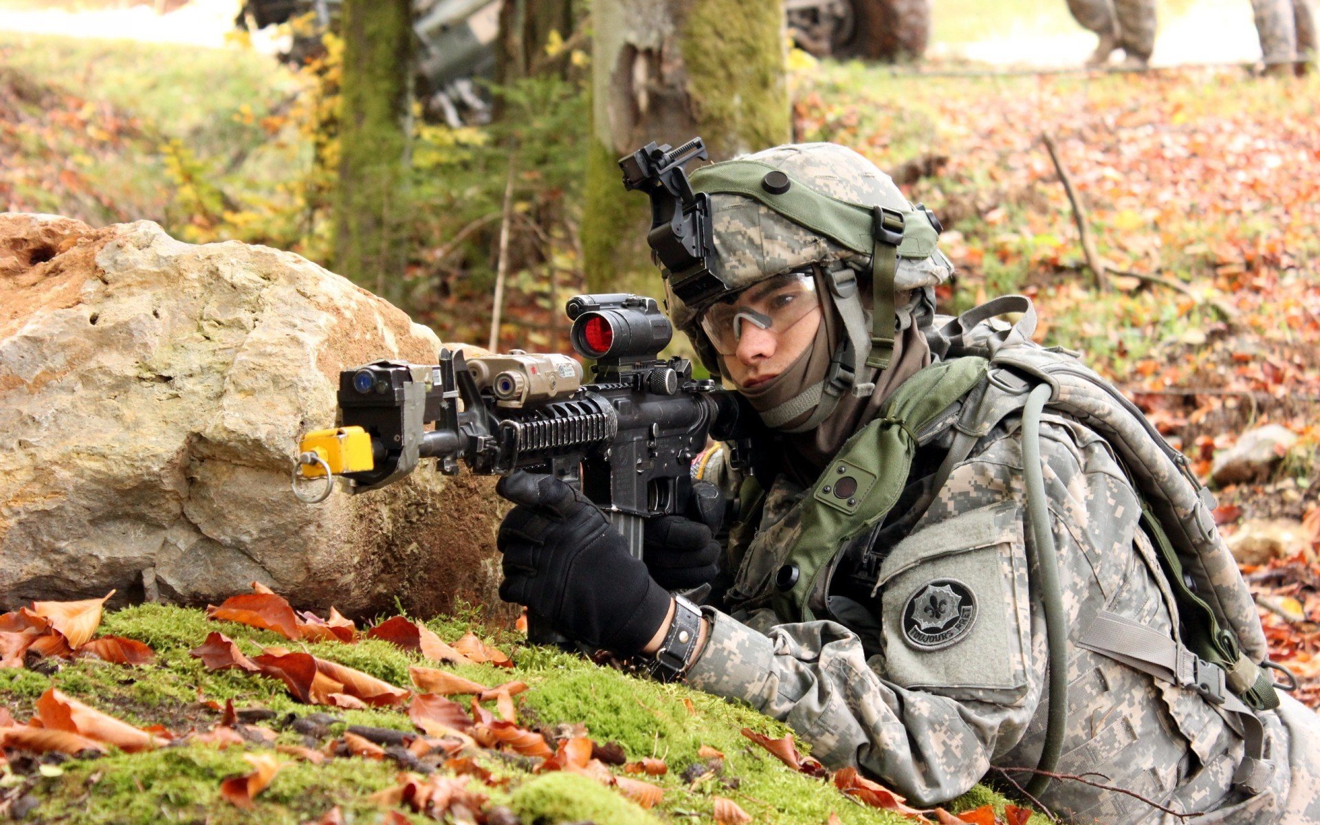 爱游戏平台-英国队后半程强势发力夺得佳绩，英国队后卫